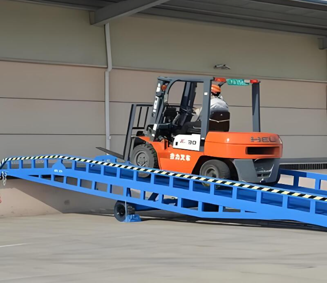 巴里坤移动式卸货平台（叉车用）